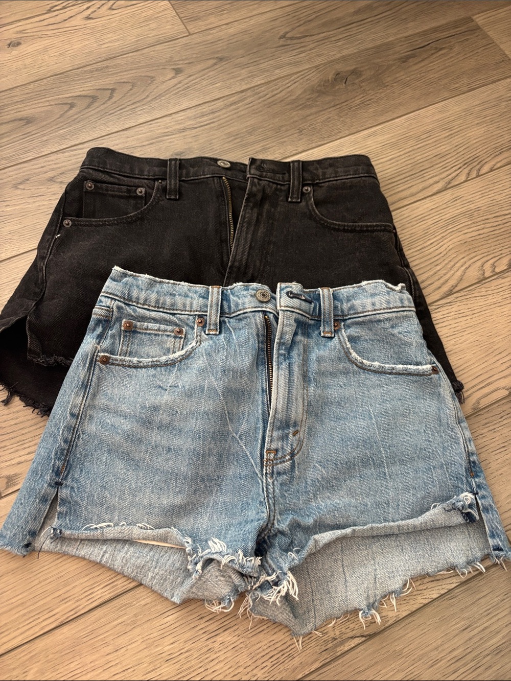 Lot of 2 Abercrombie & Fitch The Mom Short high rise 24